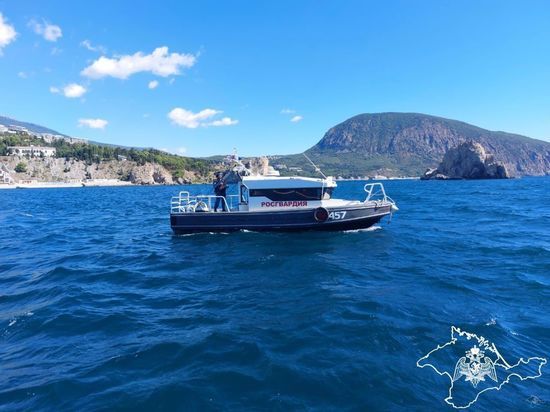 На ЮБК неисправное судно с рыбаками унесло в море