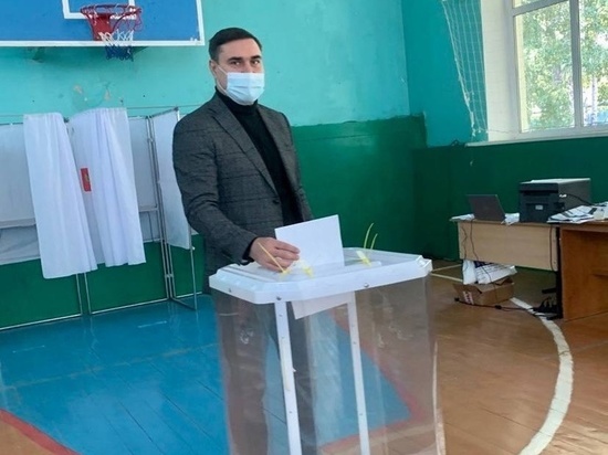 Депутат Госдумы Хубезов проголосовал на выборах губернатора Рязанской области