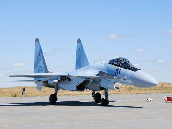 В Астрахань на аэродром Приволжский прибыли три сверхманевренных истребителя СУ-35