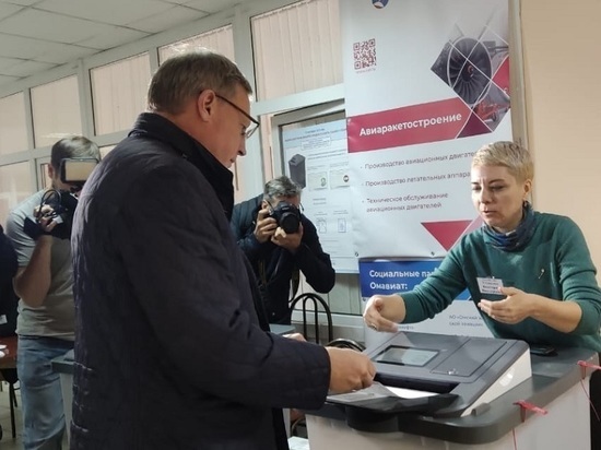Губернатор Омской области Бурков отдал свой голос за депутата горсовета