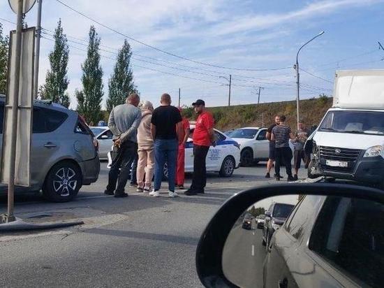 Тройное ДТП под Новосибирском стало причиной пробки на Бердском шоссе