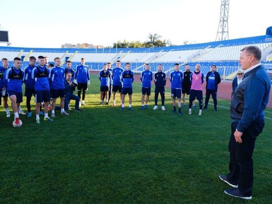 «Общая задача - привлечь на стадион болельщиков»: астраханский губернатор ждет от «Волгаря» победных матчей
