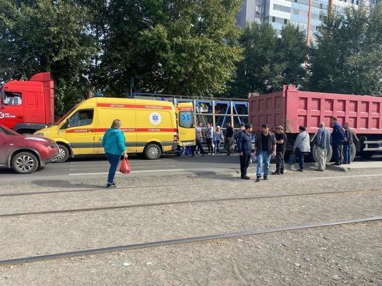 Пенсионерку в Новосибирске сбила фура в Ленинском районе