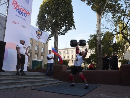 В Курске рекорд России по подъему гигантской гантели установил белгородец Давид Шамей
