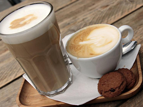 Британцы шокированы предупреждением владельцев кофеен о цене на латте