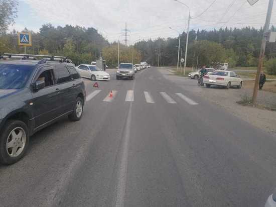 Подросток на самокате попал под колеса кроссовера в Новосибирске