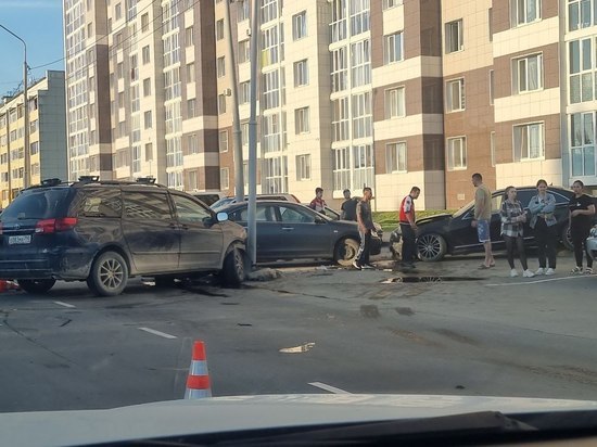 Серьезное ДТП с тремя автомобилями произошло в Южно-Сахалинске