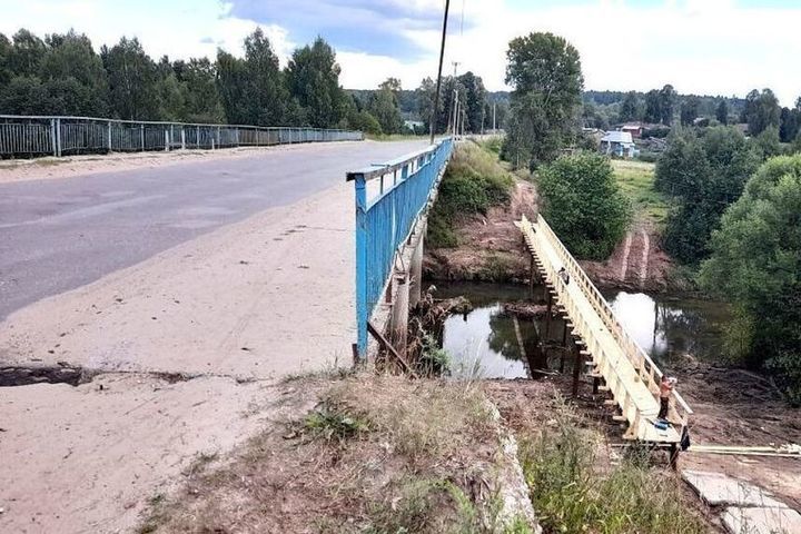 Костромское отделение ОНФ обещает учесть пожелания жителей поселка Островское перед ремонтом моста через Меру