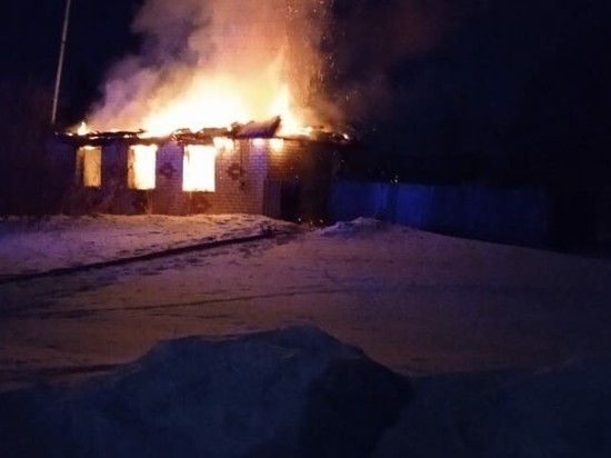 Пожар случился на крыше строящегося дома в Казани