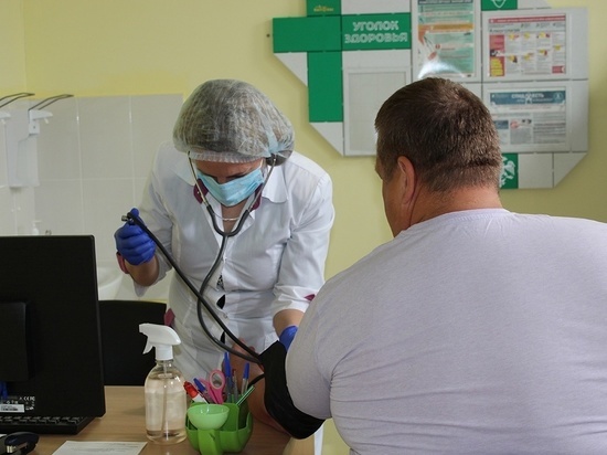 Калининградцев просят приглашать в регион на работу знакомых врачей