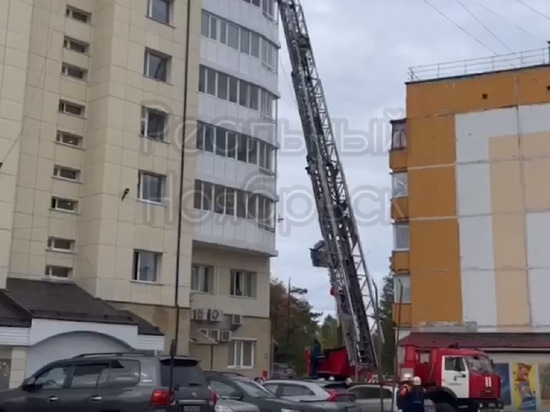 В многоквартирнике Ноябрьска вспыхнуло окно