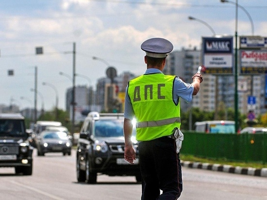 В Калининграде Mercedes врезался в забор на Горького