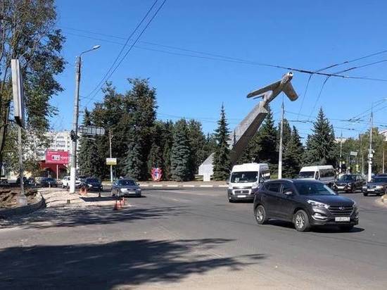 В Брянске благоустроили развязку у памятника Летчикам