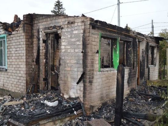 Появились снимки с места смертельного пожара в Старожилове в Рязанской области