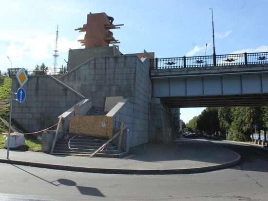 Заканчивается ремонт одной из стел моста Александра Невского в Новгороде