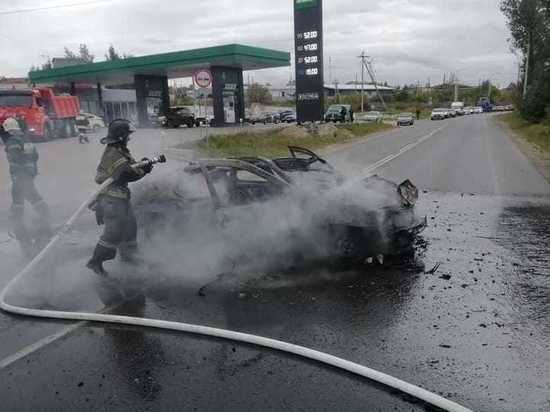 В Тульской области по дороге в Барсуки загорелось авто