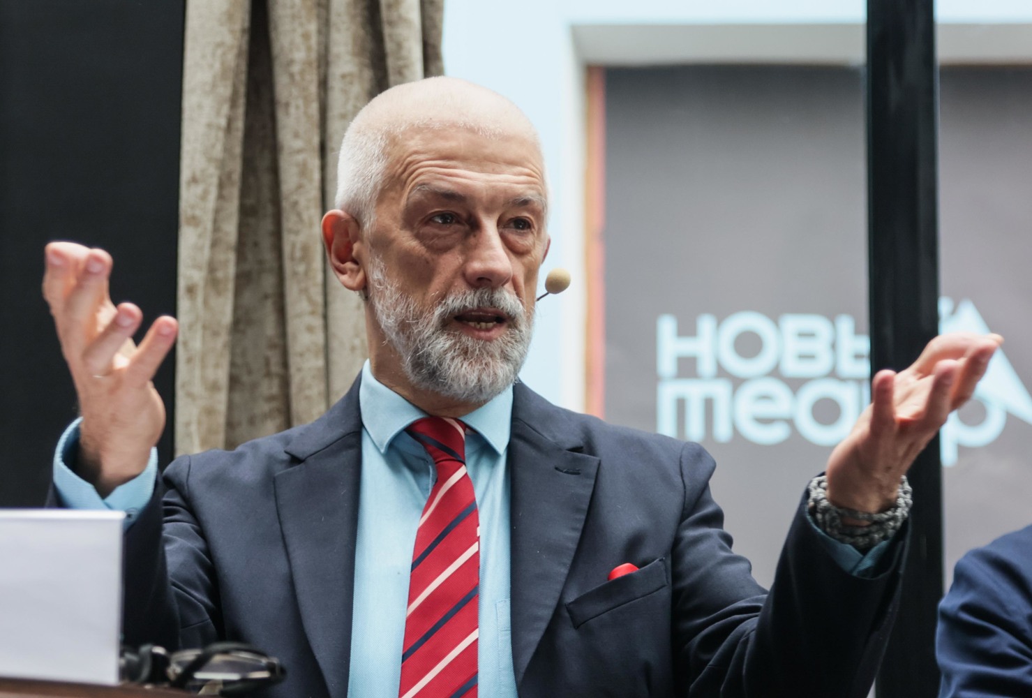 Бояков проигнорировал Бузову: фото с открытия Нового театра