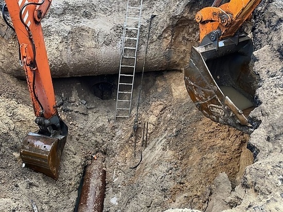 В Воронеже на злополучной канализационной линии заменили 11 метров трубопровода: работы еще много
