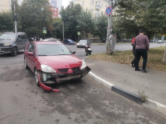 На улице Циолковского в Рязани в ДТП с Mitsubishi пострадал 19-летний мотоциклист