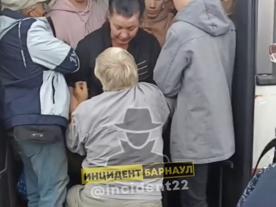 В мэрии Барнаула объяснили ситуацию, когда пенсионера вытолкали из автобуса