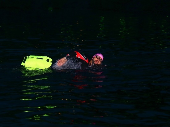 Пловцы не испугались ледяной воды в Горном парке Карелии