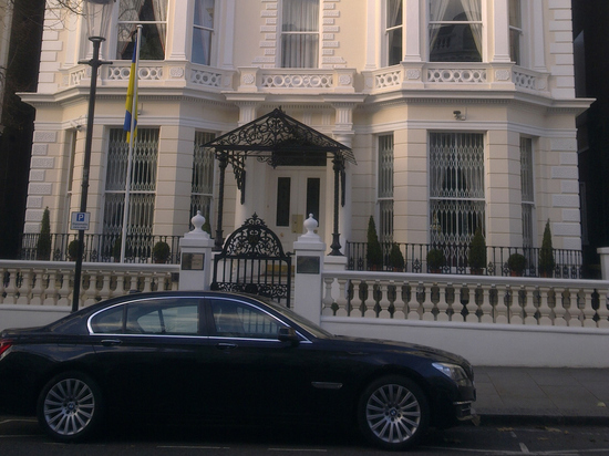 Украинские дипломаты отличились в Лондоне, оскорбив британскую корону