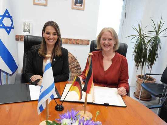Израиль и Германия подписали меморандум о взаимном молодежном обмене