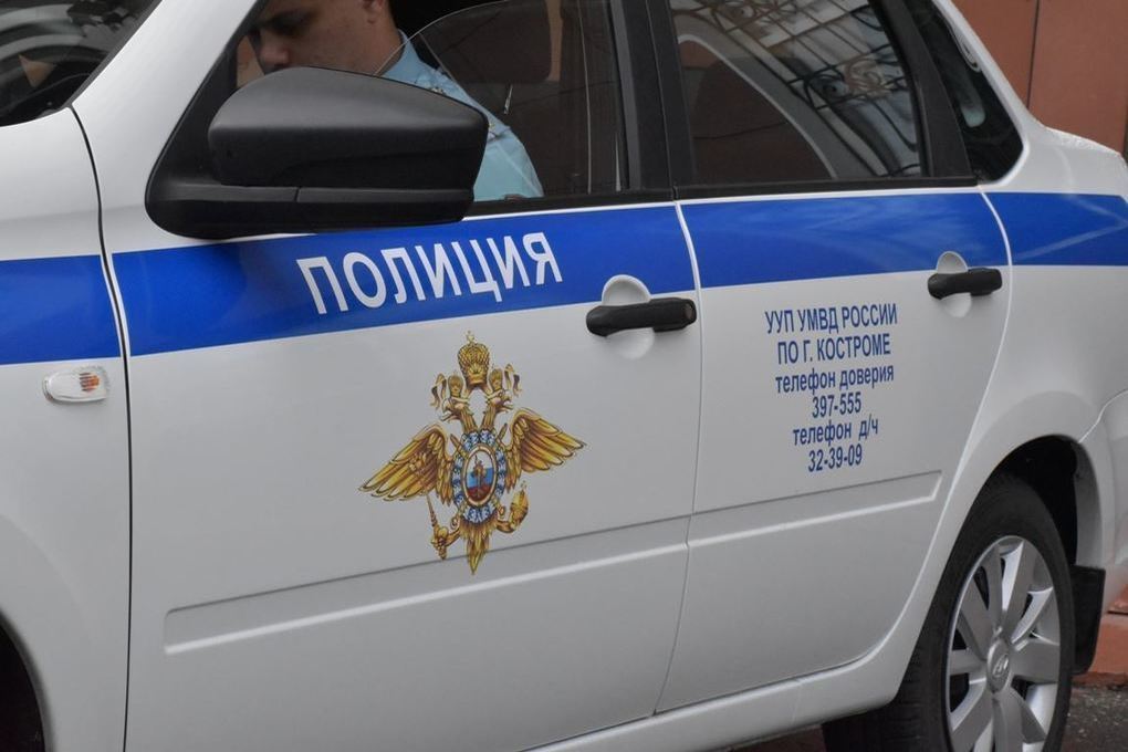 Костромские казусы: дорожные рабочие попались на «стрижке» заграждений-отбойников