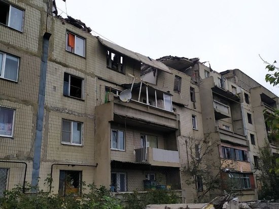 Снаряд разрушил два этажа дома в Горловке: есть жертвы