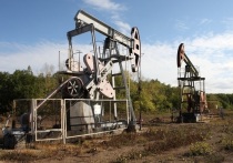 Западные антироссийские санкции привели к потере добычи нефти в мире на уровне пяти-шести миллионов баррелей в сутки