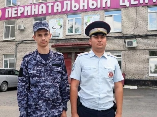 Алтайский «гаишник» во второй раз оказался сопровождающим роженицы