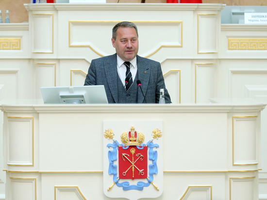 «Без раскачки, сразу в бой»: депутаты ЗакСа Петербурга открыли парламентский год