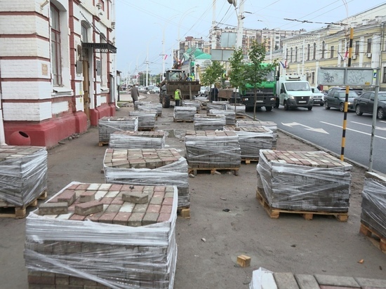 На улице Советской Тамбова сняли тротуарную плитку