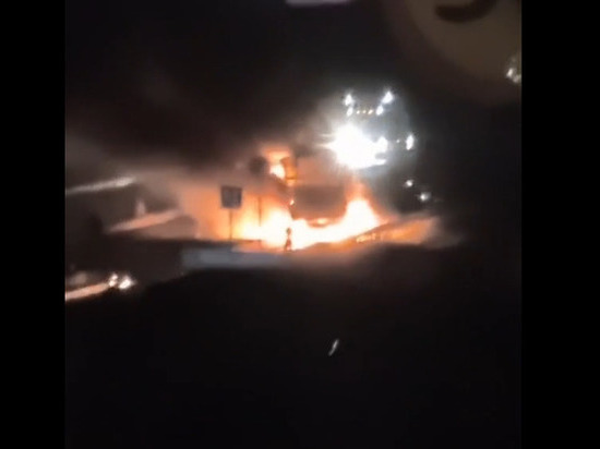 На трассе под Новосибирском загорелась фура