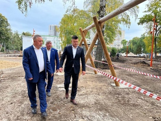 Ратмир Мавлиев показал, как преображается Центральный парк в Деме