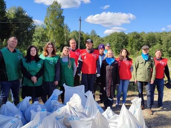 Смоляне провели экологическую акцию на озере Ключевое