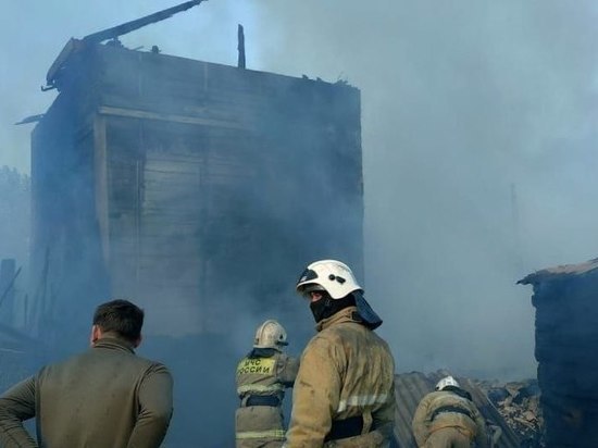 В Канске из-за сильного пожара многодетная семья осталась без дома