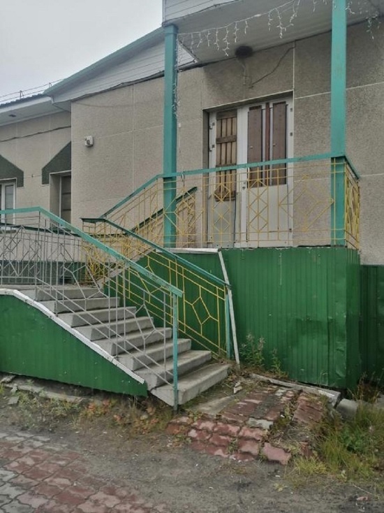 Опасную заброшенную баню нашли в Шурышкарском районе
