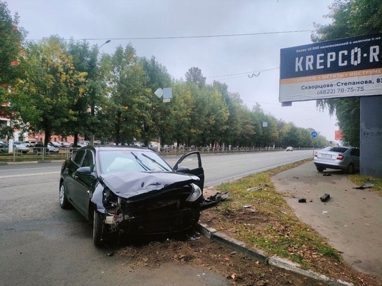 В Твери на Петербургском шоссе водитель «Шкоды» спровоцировал аварию