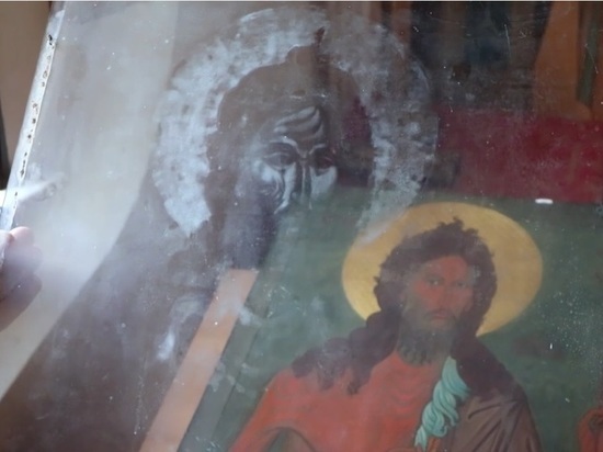 В храме под Гусевом на стекле отпечатался лик Иоанна Крестителя