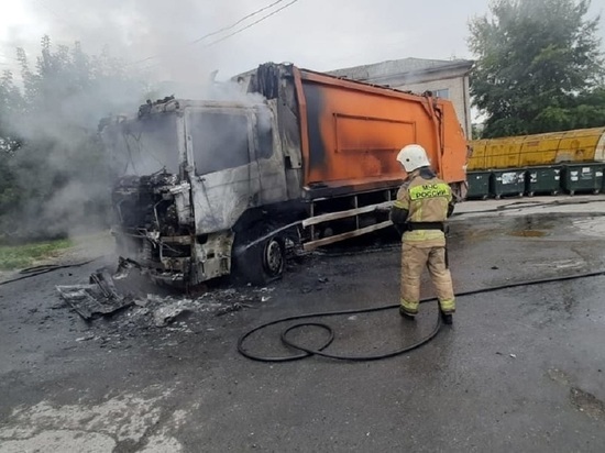 Мусоровоз Scania горел в Екатеринбурге