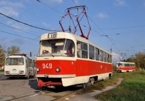 Обстрел центра Донецка вынудил городские власти приостановить движение трамваев в зоне обстрела, сообщает администрация столицы ДНР
