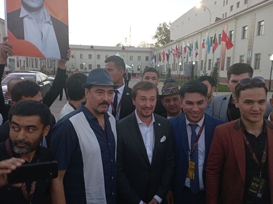 В Ташкенте открылся международный фестиваль: для звезды «Великолепного века» выстроили живой коридор