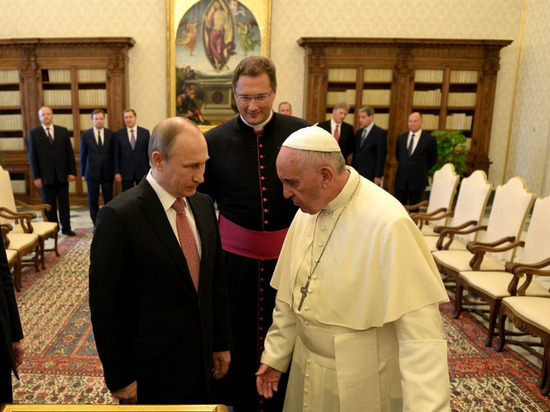 Папа Римский считает "морально приемлемым" помогать Украине оружием