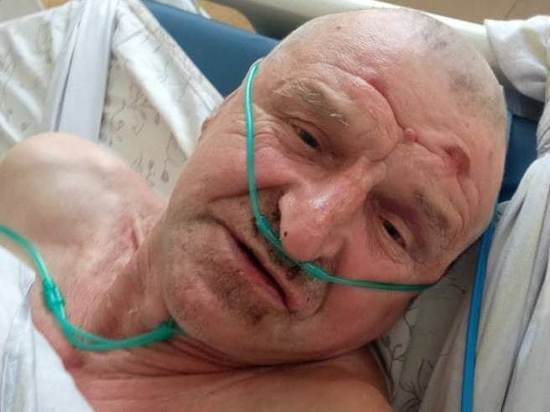 Мужчину без памяти обнаружили на остановке в Холмске