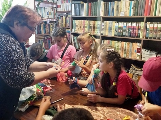 Способ профилактики: дети из Тверской области сделали куклу Антигриппинушку