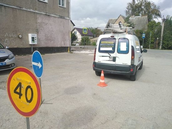 В Гурьевском районе Renault сбил пенсионерку, которая собирала упавшие монеты