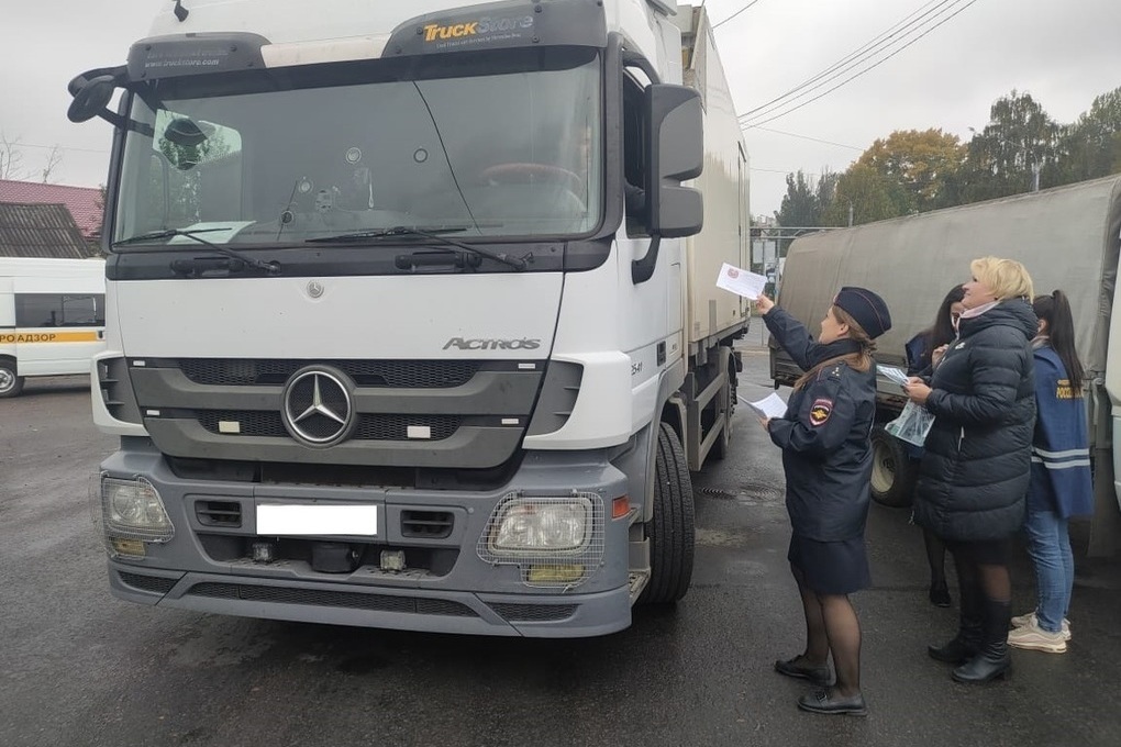 Костромских водителей призвали быть внимательными на загородных дорогах
