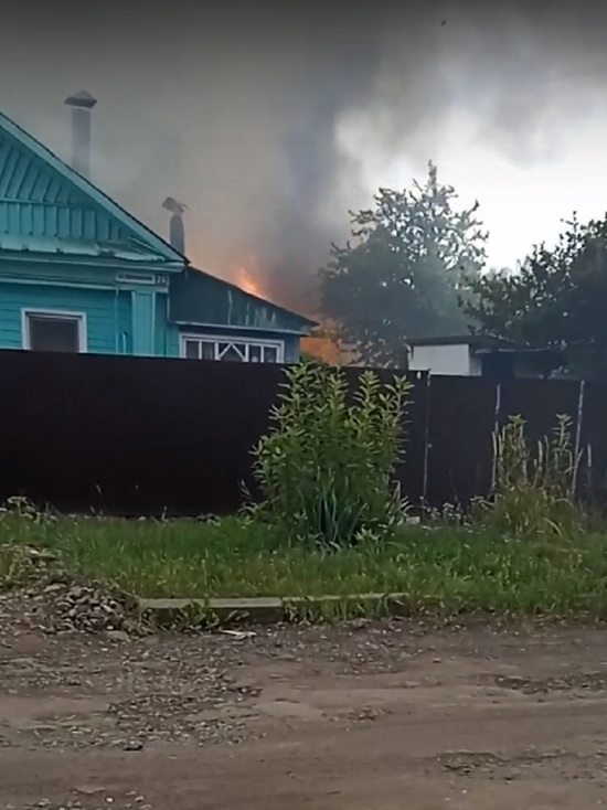 В Костроме на улице Некрасова сгорел дом