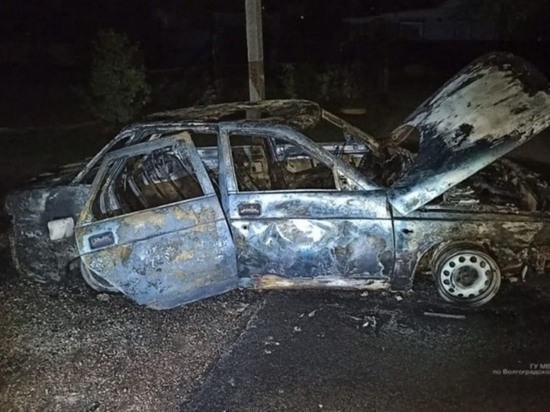 Под Волгоградом двое ранее судимых мужчин сожгли 3 автомобиля